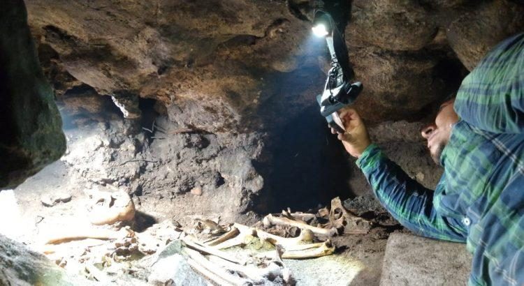 Localizan cueva con depósitos mortuorios al interior del recinto amurallado de Tulum