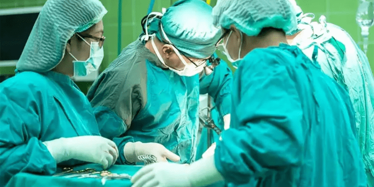 Organizan médicos chinos concurso para ver quién hace la mejor circuncisión