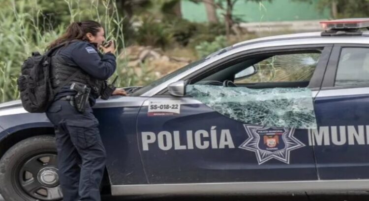 Joven roba patrulla de la policía municipal de Tijuana