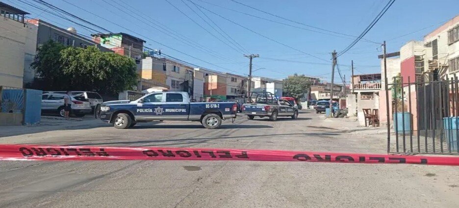 Sujeto agrede a oficiales con arma blanca y es abatido en Tijuana