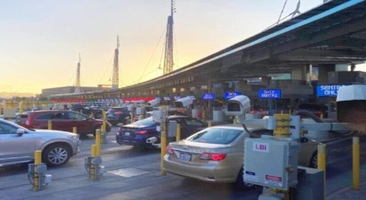 Encuentran a tres vietnamitas en cajuela de auto en cruce de Tijuana a EU