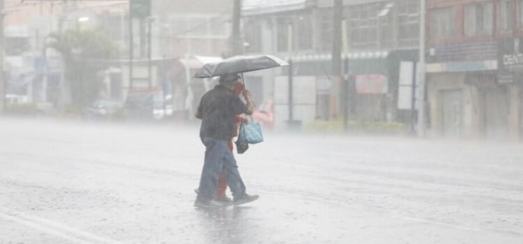Tormenta Mario seguirá provocando fuertes lluvias en Baja California