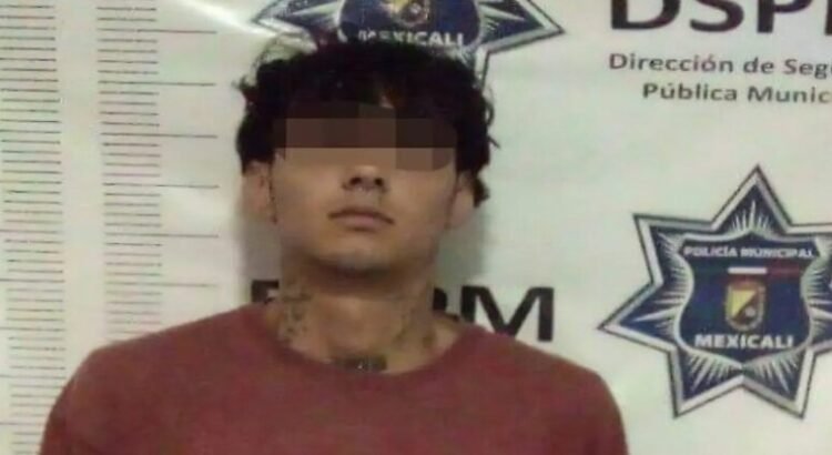 Detienen a joven por golpear a un hombre durante riña familiar