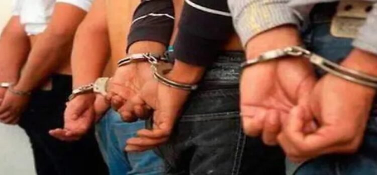 Detienen a cuatro presuntos extorsionadores de comerciantes