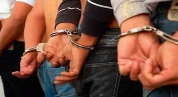 Detienen a cuatro presuntos extorsionadores de comerciantes