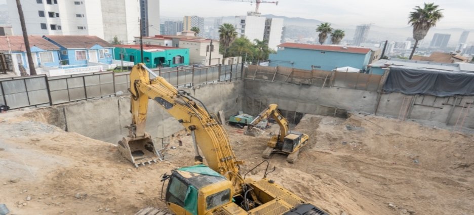 Clausuran obra en La Cacho; vecinos exigen sanciones y reparación de daños
